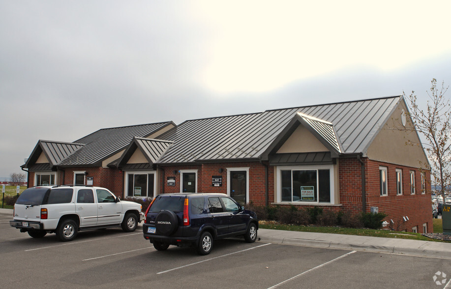 8645-8649 Eagle Point Blvd, Lake Elmo, MN for lease - Building Photo - Image 3 of 23