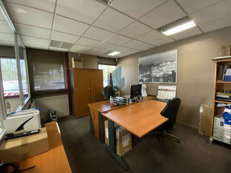 Office in Pontoise for sale - Building Photo - Image 2 of 5