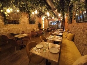 Retail in Barcelona, Barcelona for lease Interior Photo- Image 2 of 18