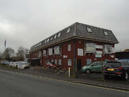 40 Station Rd, Westbury for lease - Building Photo - Image 3 of 9