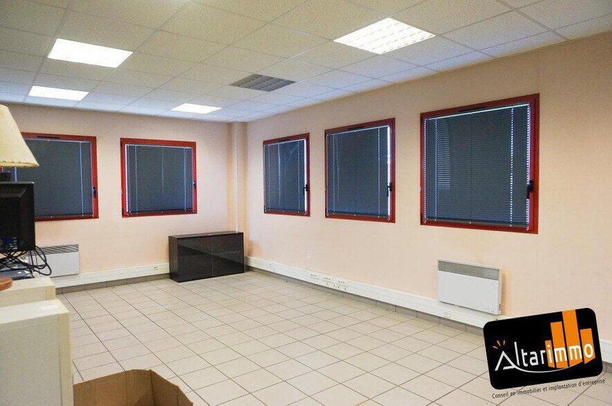 Office in Châteaudun for sale - Interior Photo - Image 3 of 5