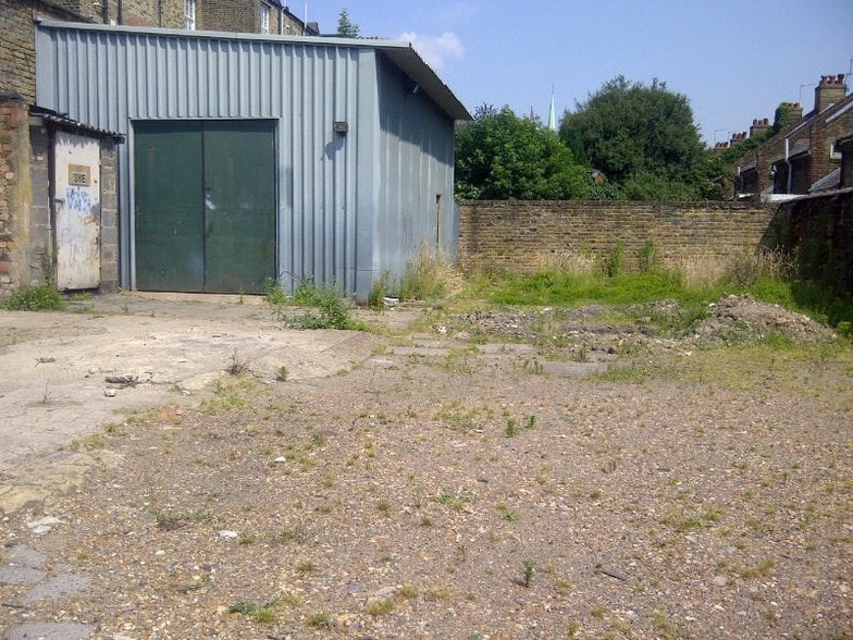 92 Queenstown Rd, London for lease - Building Photo - Image 2 of 5