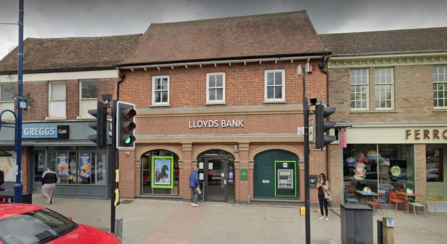 17-19 Market Sq, St Neots for lease - Building Photo - Image 1 of 2