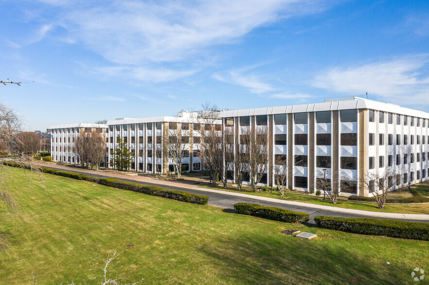 1 Huntington Quadrangle, Melville, NY for lease - Building Photo - Image 2 of 10