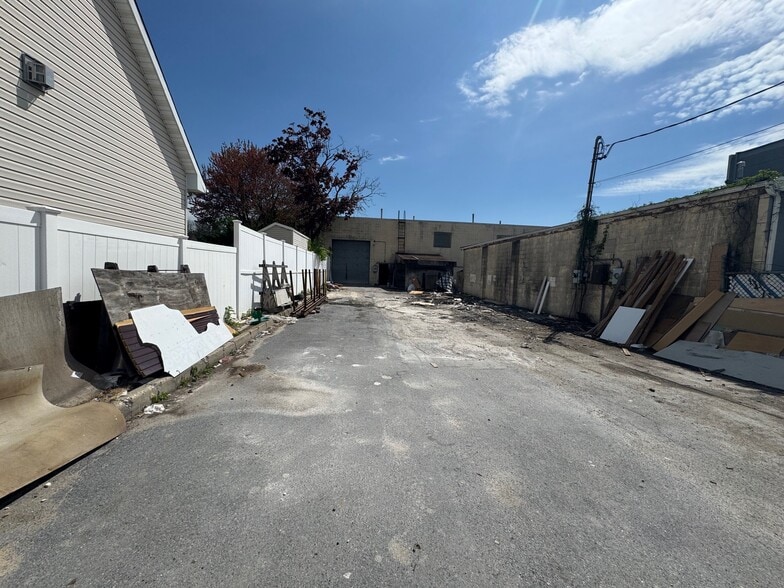 2515 Merrick Rd, Bellmore, NY for sale - Building Photo - Image 2 of 8