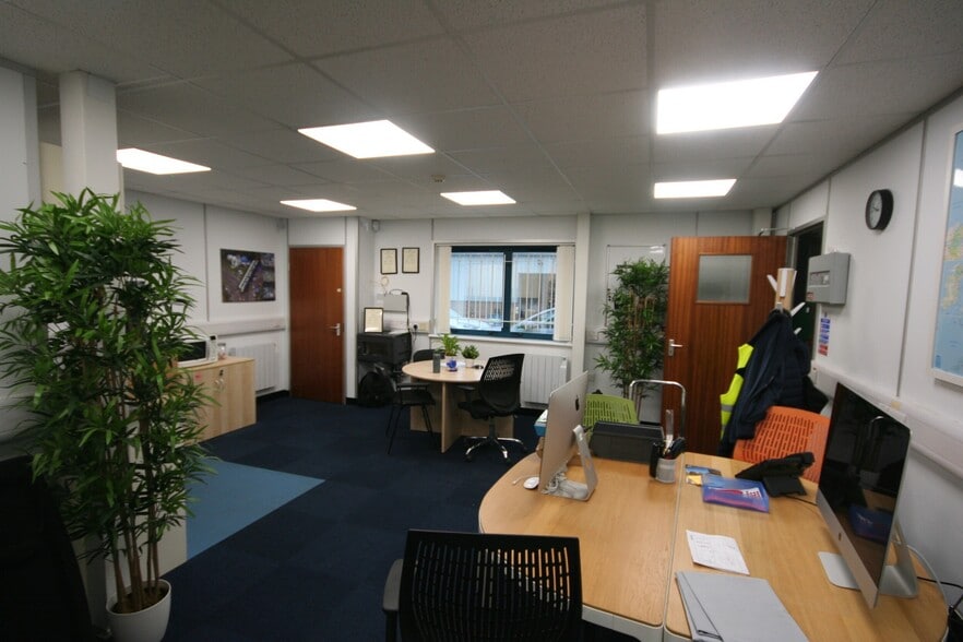 Centurion Way, Warminster for lease - Building Photo - Image 3 of 9