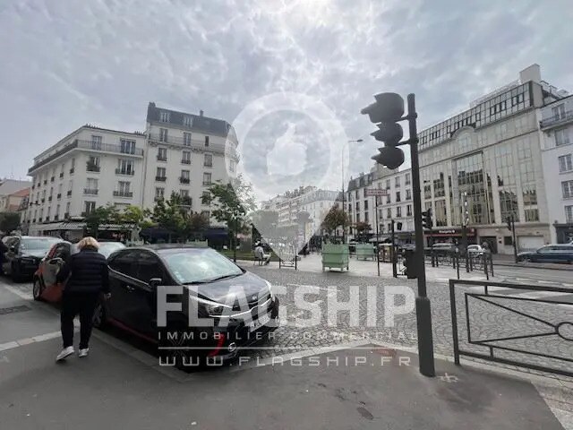 Retail in Vincennes for lease - Building Photo - Image 2 of 3