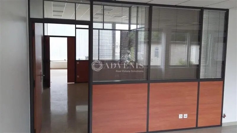 Office in Neuilly-sur-Marne for lease - Interior Photo - Image 2 of 8