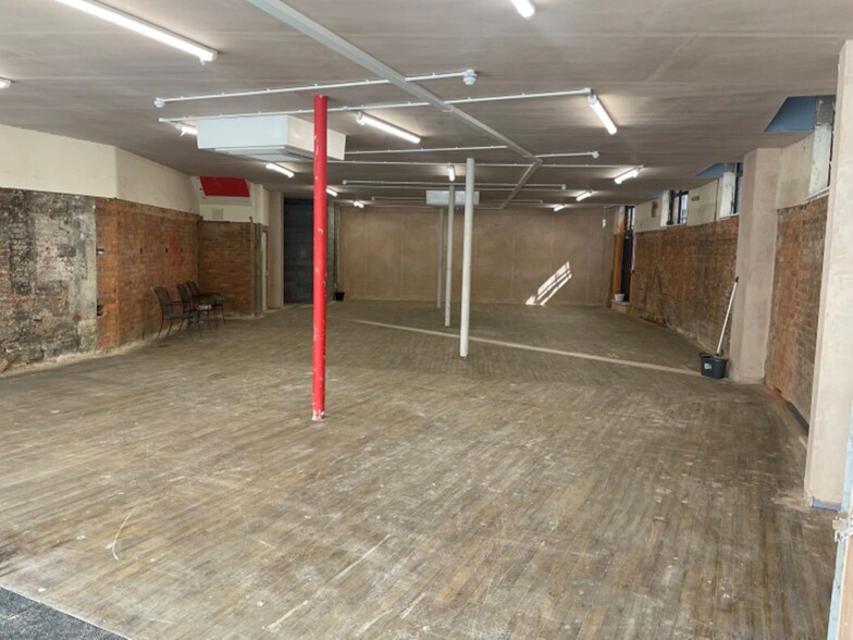 32 Fore St, Trowbridge for lease - Building Photo - Image 3 of 8