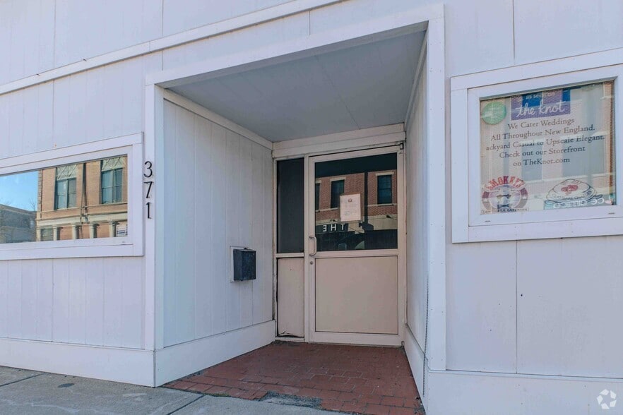 367 Main St, Stoneham, MA for sale - Building Photo - Image 3 of 4