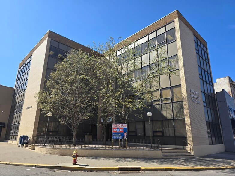 1 Howe Ave, Passaic, NJ for lease - Building Photo - Image 1 of 8