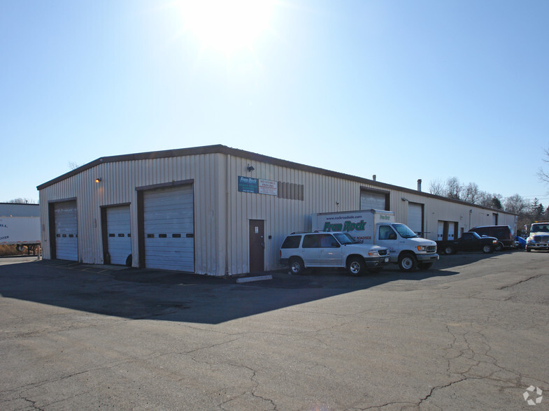 230 W Nyack Rd, Nanuet, NY for lease - Building Photo - Image 2 of 2