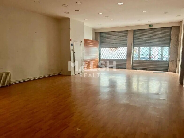 Retail in Lyon for lease - Interior Photo - Image 2 of 5