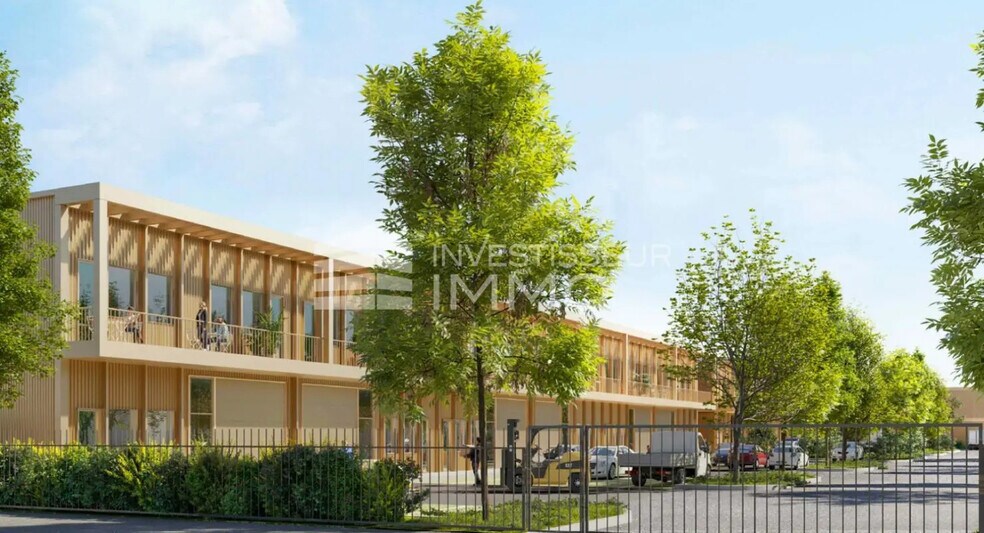 Flex in Montereau-sur-le-Jard for sale - Building Photo - Image 2 of 3