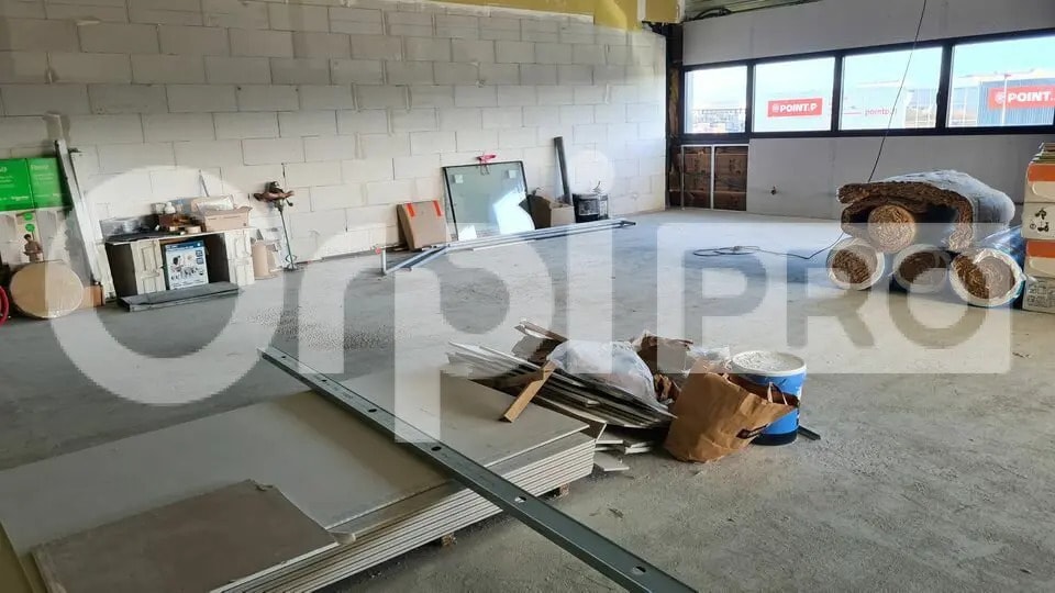 Office in Domérat for lease Interior Photo- Image 1 of 6