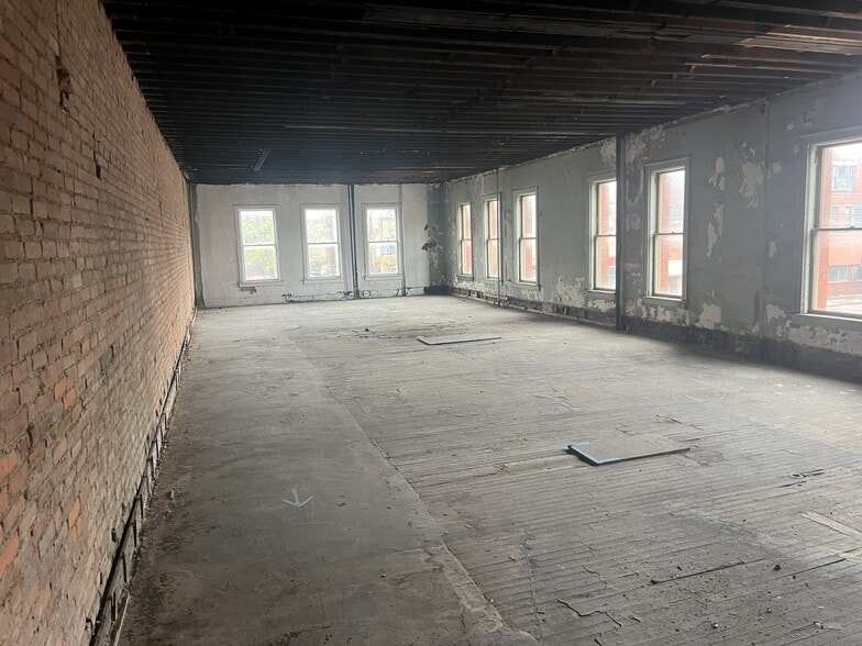 5601 Broadway Ave, Cleveland, OH for lease - Building Photo - Image 3 of 5