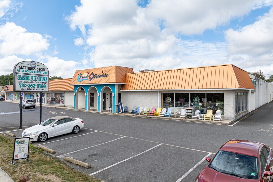 300 Brick Blvd, Brick, NJ for lease - Building Photo - Image 1 of 12