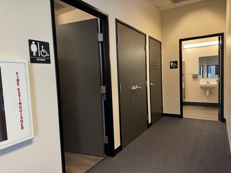 3077 NW St Helens Rd, Portland, OR for lease - Building Photo - Image 3 of 9