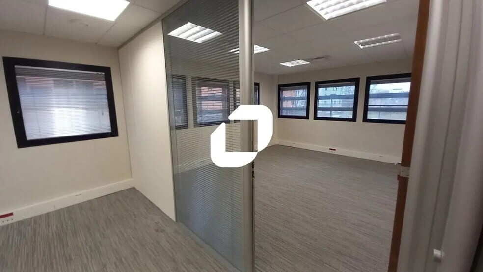 Office in Loos for lease - Interior Photo - Image 3 of 5