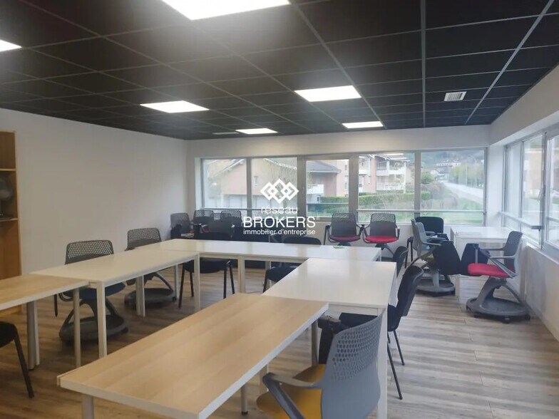 Office in Cluses for lease - Interior Photo - Image 1 of 3