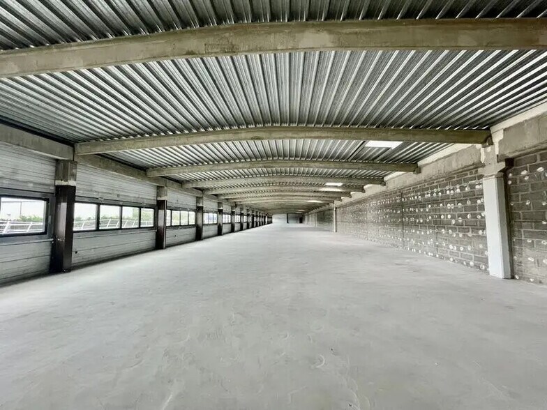 Flex in Le Grand-Quevilly for lease - Interior Photo - Image 2 of 8