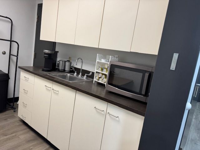 1600 Kingsway Ct, Trenton, MI for sale - Building Photo - Image 3 of 12