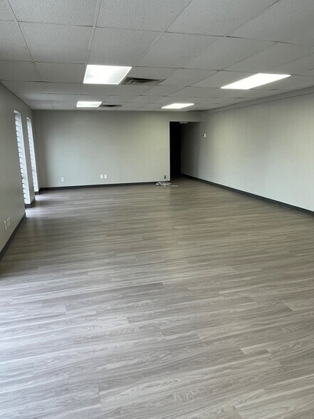 2220 Carson St, Haltom City, TX for lease - Interior Photo - Image 3 of 6