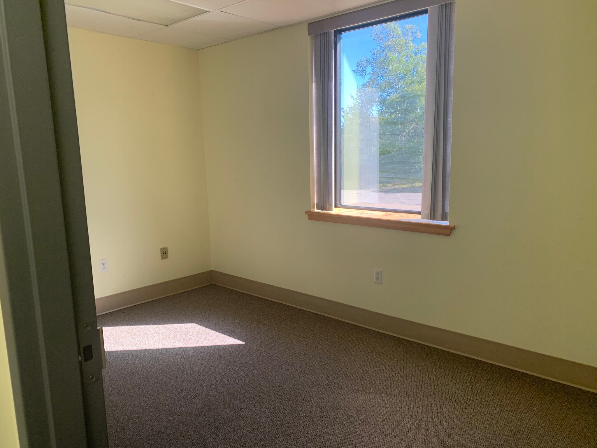 32 Paint St, Port Hawkesbury, NS for lease Interior Photo- Image 1 of 12