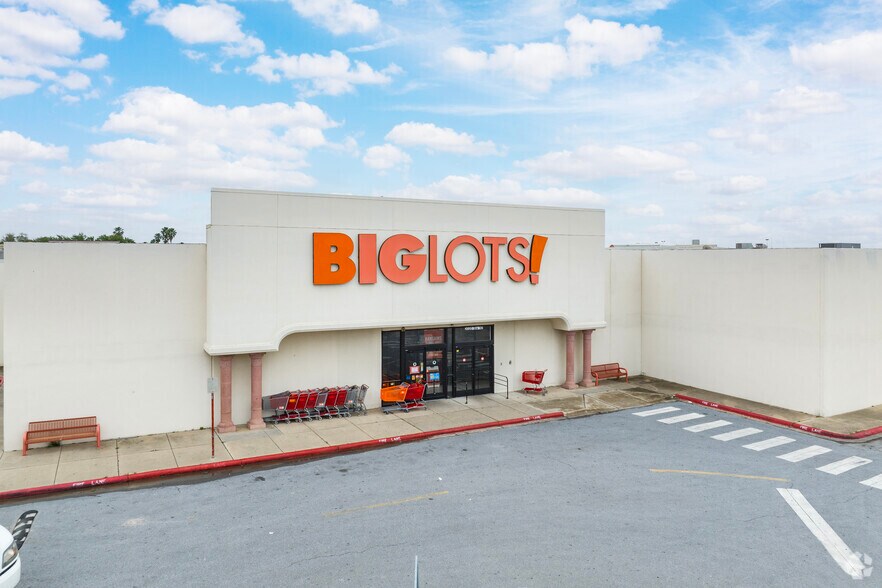 2020 S Expressway 83, Harlingen, TX for sale - Primary Photo - Image 1 of 1