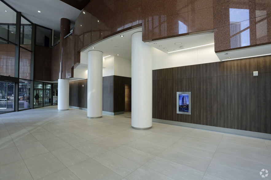 1 World Trade Ctr, Long Beach, CA for lease - Lobby - Image 3 of 4