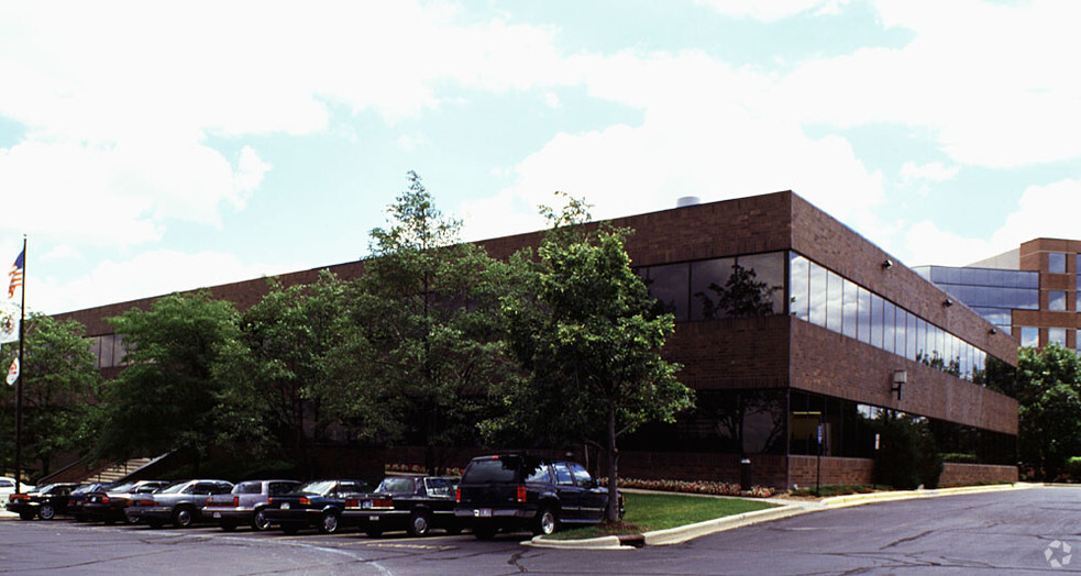 1001 W 31st St, Downers Grove, IL for lease - Building Photo - Image 2 of 10