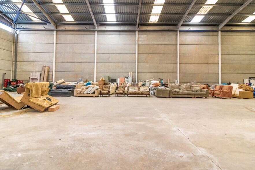 Industrial in València for sale - Building Photo - Image 2 of 7