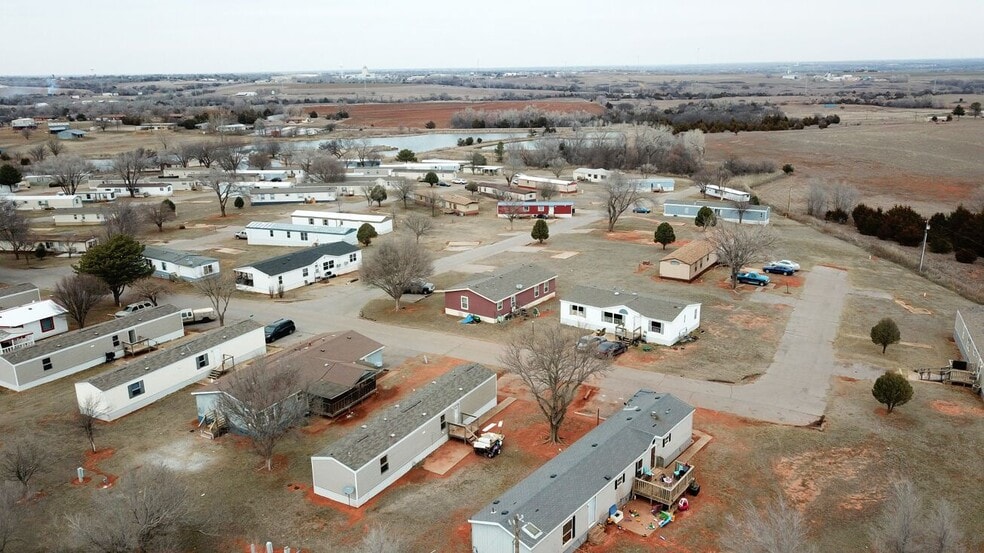 3203 S Highway 183, Clinton, OK for sale - Building Photo - Image 3 of 3