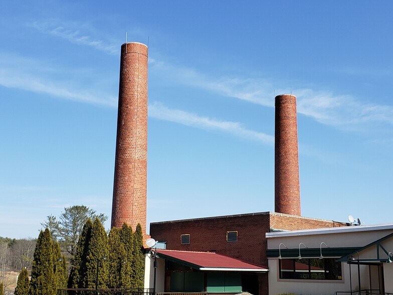 1170 Twin Stacks Dr, Dallas, PA 18612 Twin Stacks Center 215441