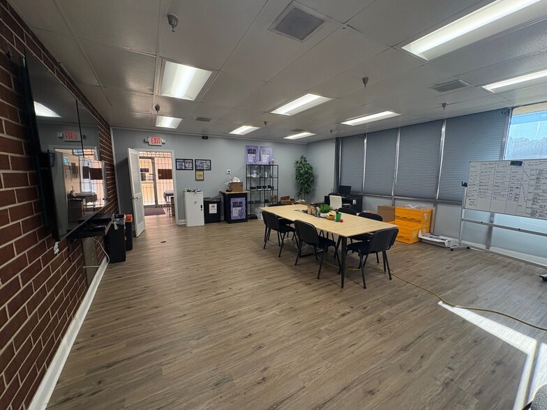 3425 Browns Mill Rd SE, Atlanta, GA for lease - Building Photo - Image 2 of 5