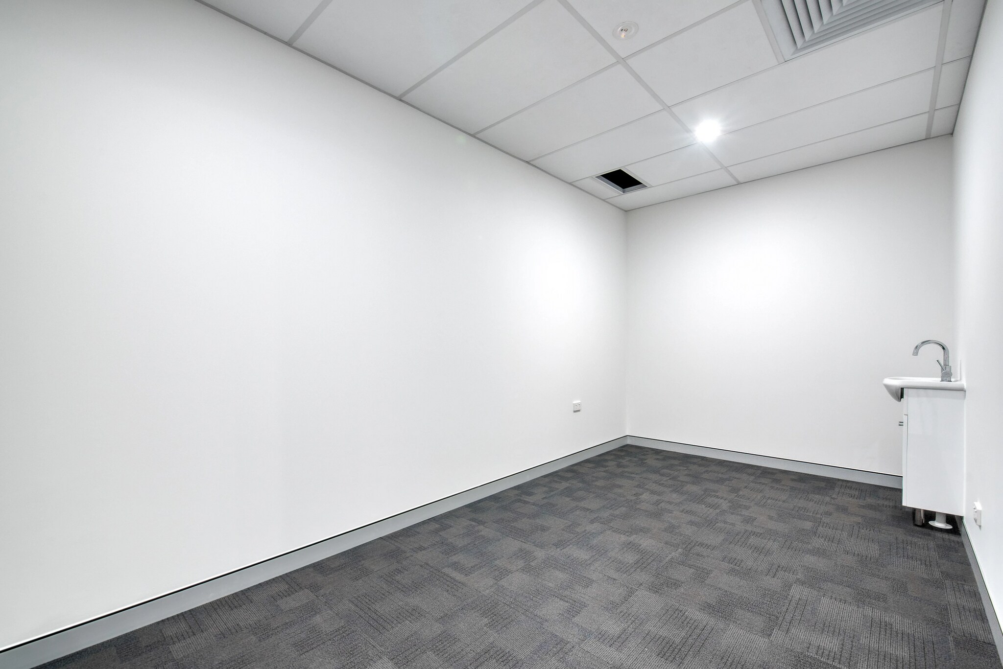 8 Stuart St, Bulimba for lease Interior Photo- Image 1 of 1