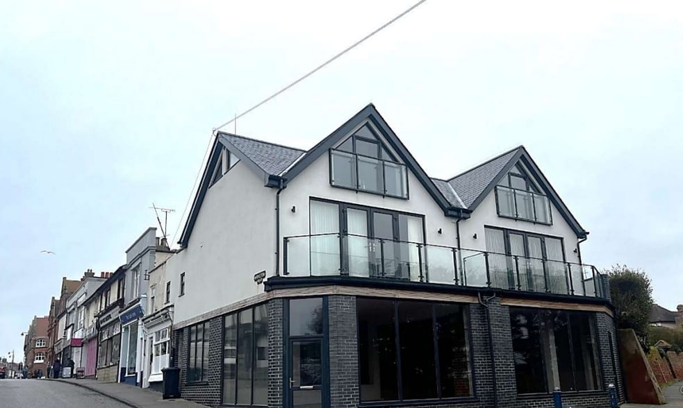 2 Hamilton Rd, Felixstowe for sale - Building Photo - Image 1 of 1