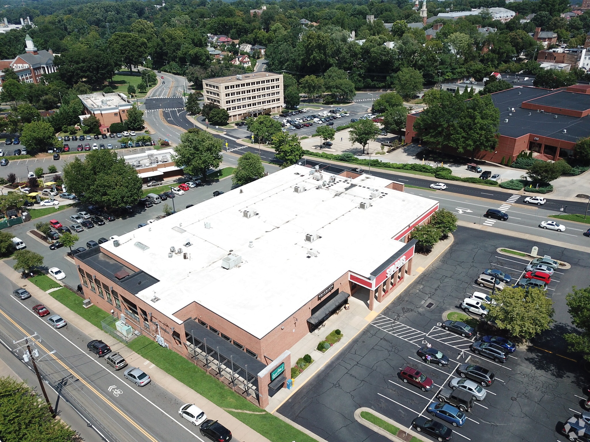 243-259 Ridge-McIntire Rd, Charlottesville, VA for lease Building Photo- Image 1 of 2