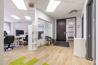 50 Rue Saint-Charles O, Longueuil, QC for lease Interior Photo- Image 2 of 5