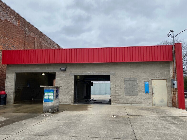 103 N Christy Ave, Sumner, IL 62466 Sumner Car Wash