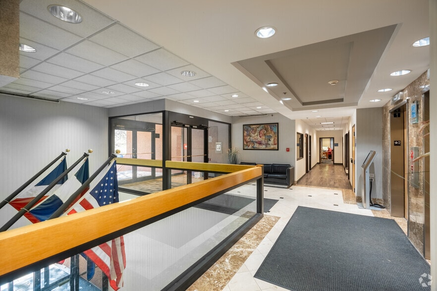 2121 S Oneida St, Denver, CO for lease - Lobby - Image 3 of 6