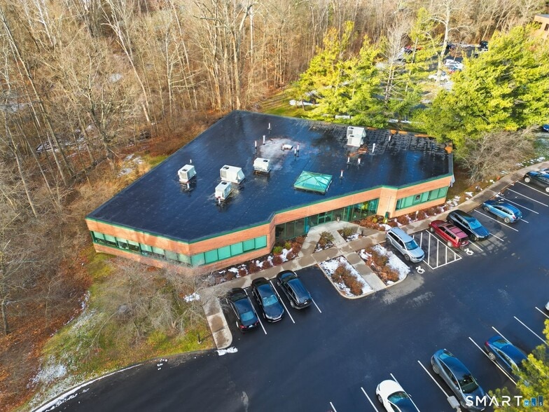 3 Northwestern Dr, Bloomfield, CT for lease - Building Photo - Image 1 of 26