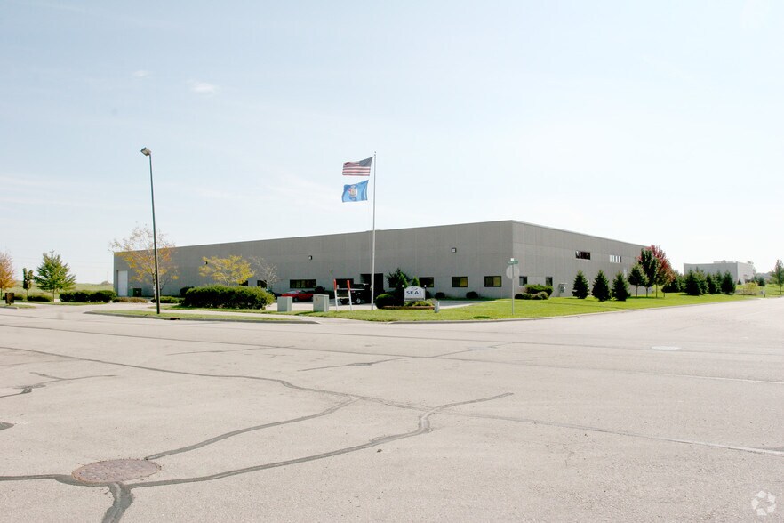 715 Progress Way, Sun Prairie, WI for lease - Building Photo - Image 1 of 2