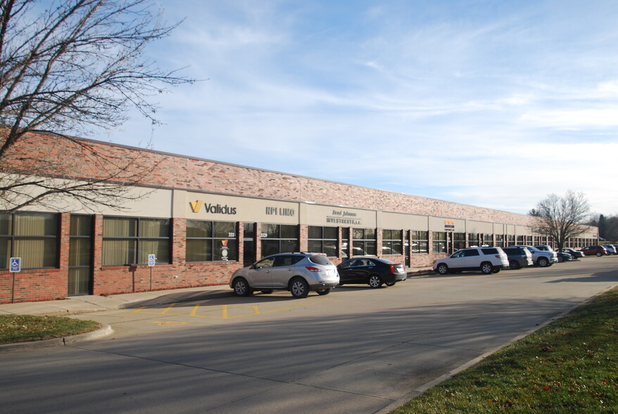 3301-3435 109th St, Urbandale, IA for lease - Building Photo - Image 2 of 7