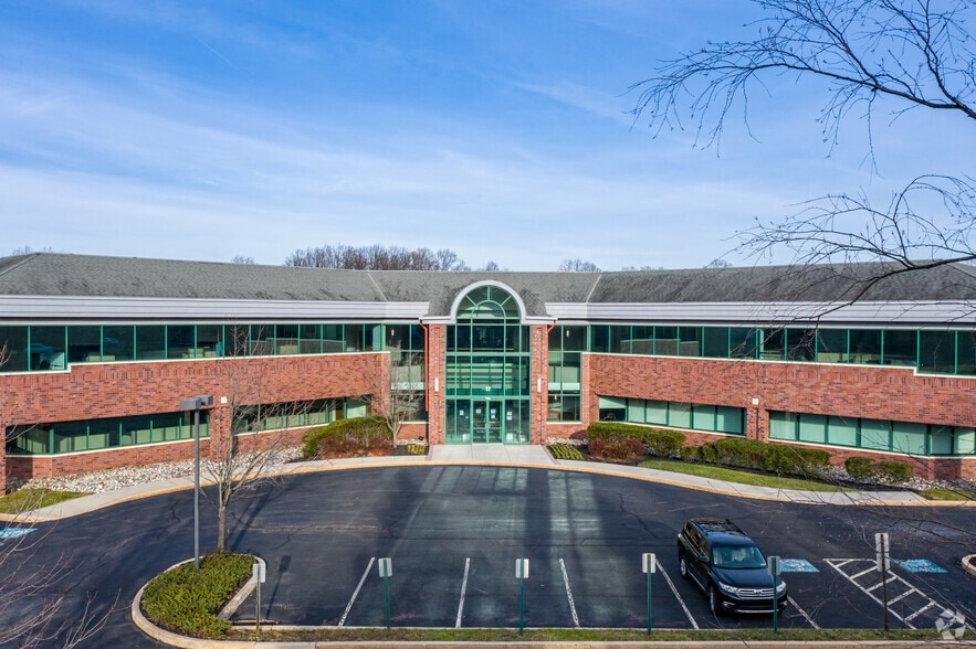 17 Campus Blvd, Newtown Square, PA for lease - Building Photo - Image 2 of 4