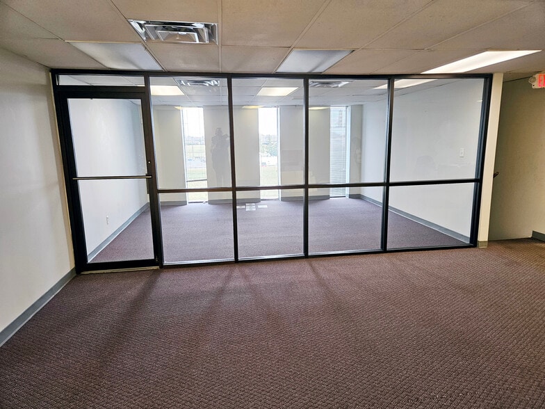 7975 S Suburban Rd, Dayton, OH for sale - Building Photo - Image 3 of 8