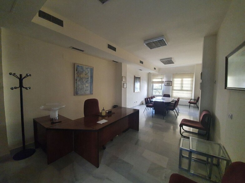 Office in SEVILLA for lease - Building Photo - Image 2 of 11