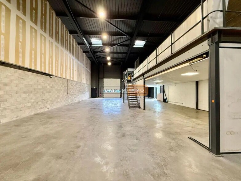 Industrial in Fréjus for lease - Interior Photo - Image 1 of 7