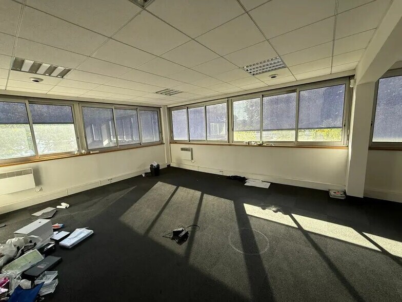 Office in Villeneuve-la-Garenne for lease - Building Photo - Image 3 of 11