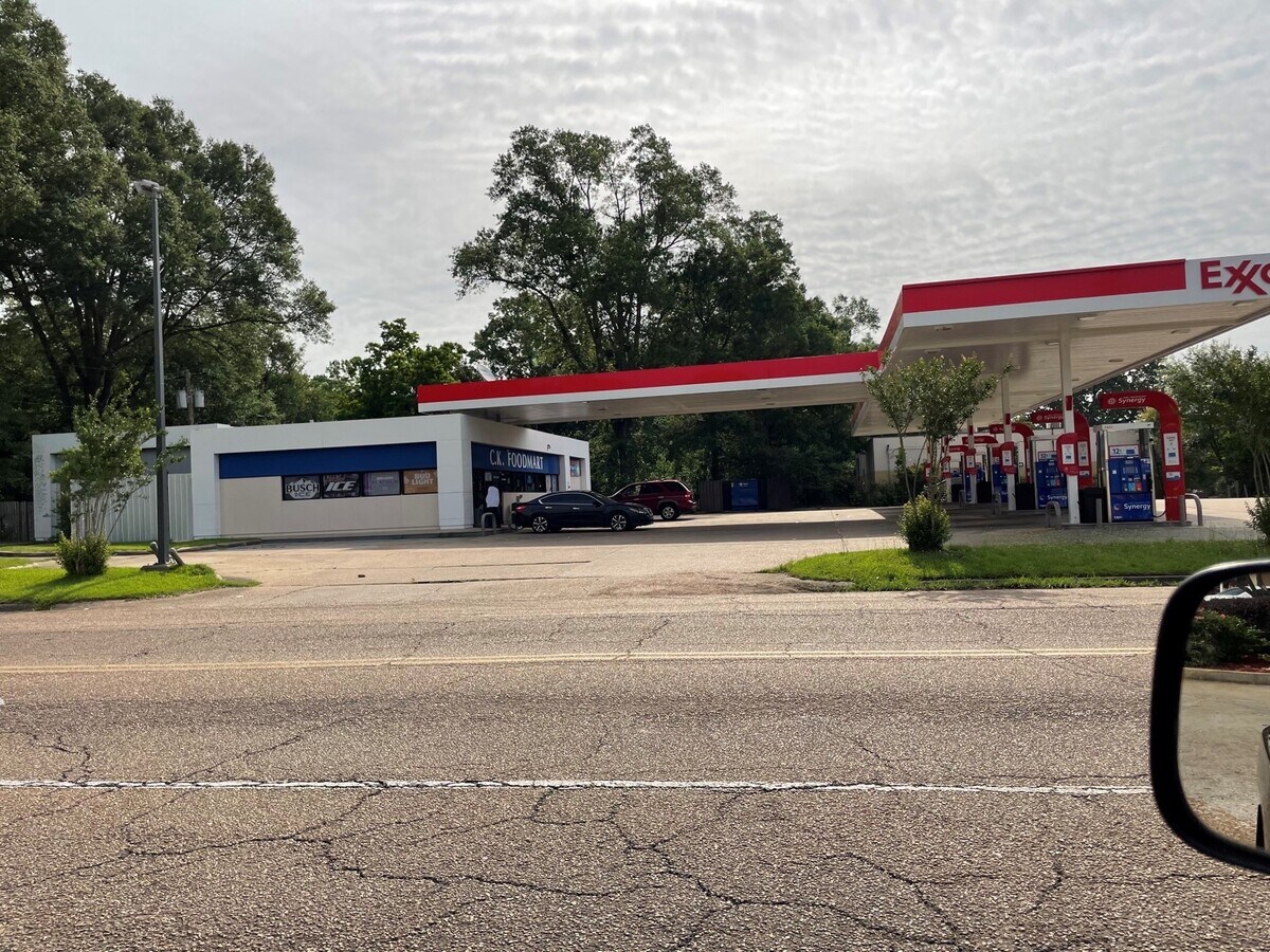 3910 Hanging Moss Rd, Jackson, MS 39206